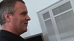 Karlie Simon puts her open her ass for double penetrations