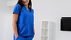 Hot Stepmom Cassie De Isla Helps Stepson With His Blue Balls